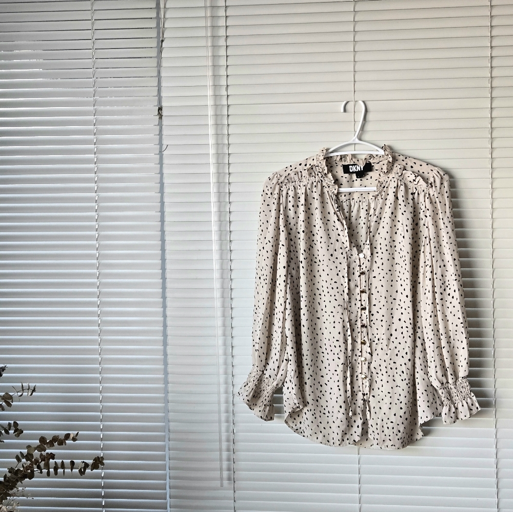 🎀2/$20🎀 DKNY White Blouse With Black Pattern